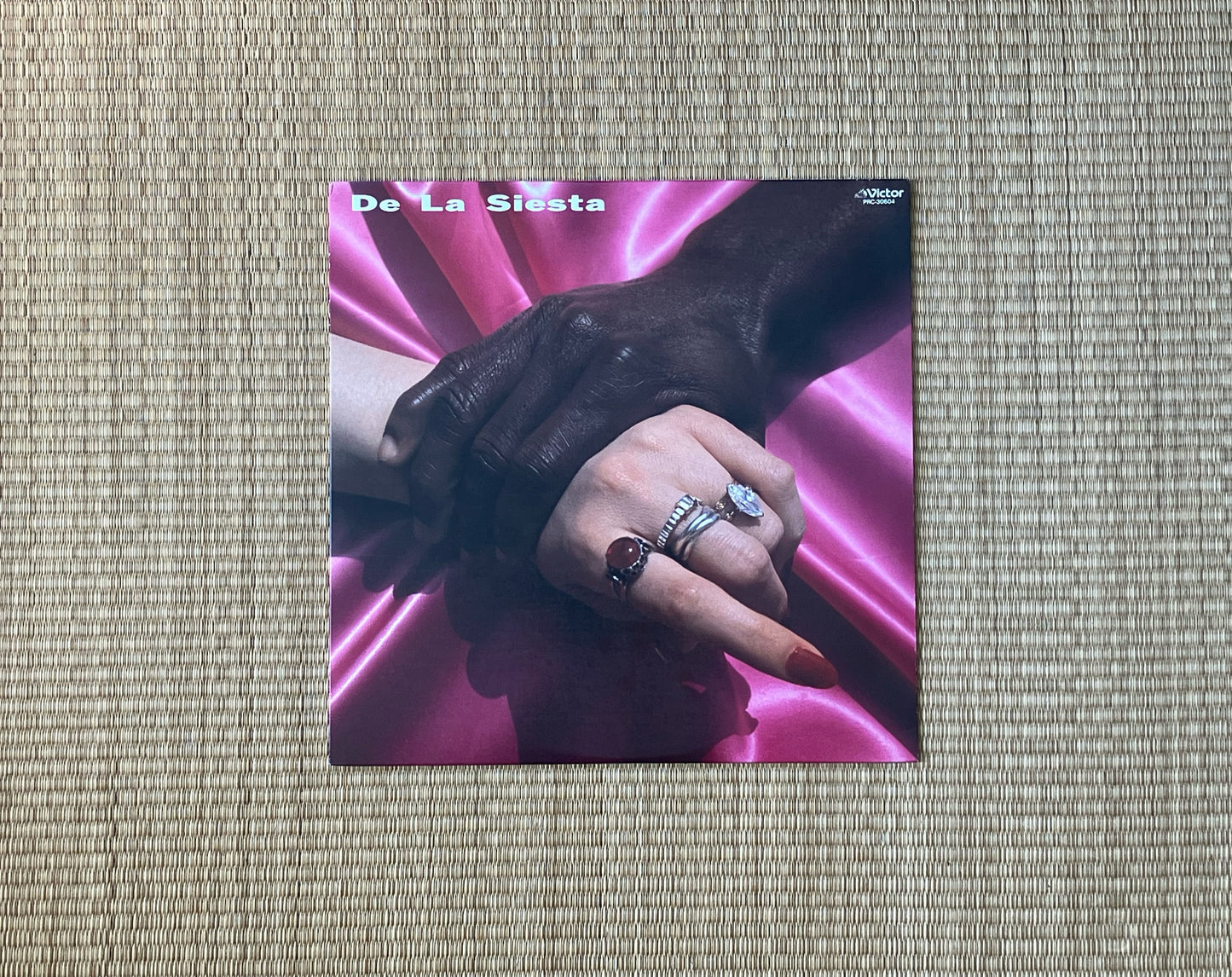 a decade-in fake - de la siesta